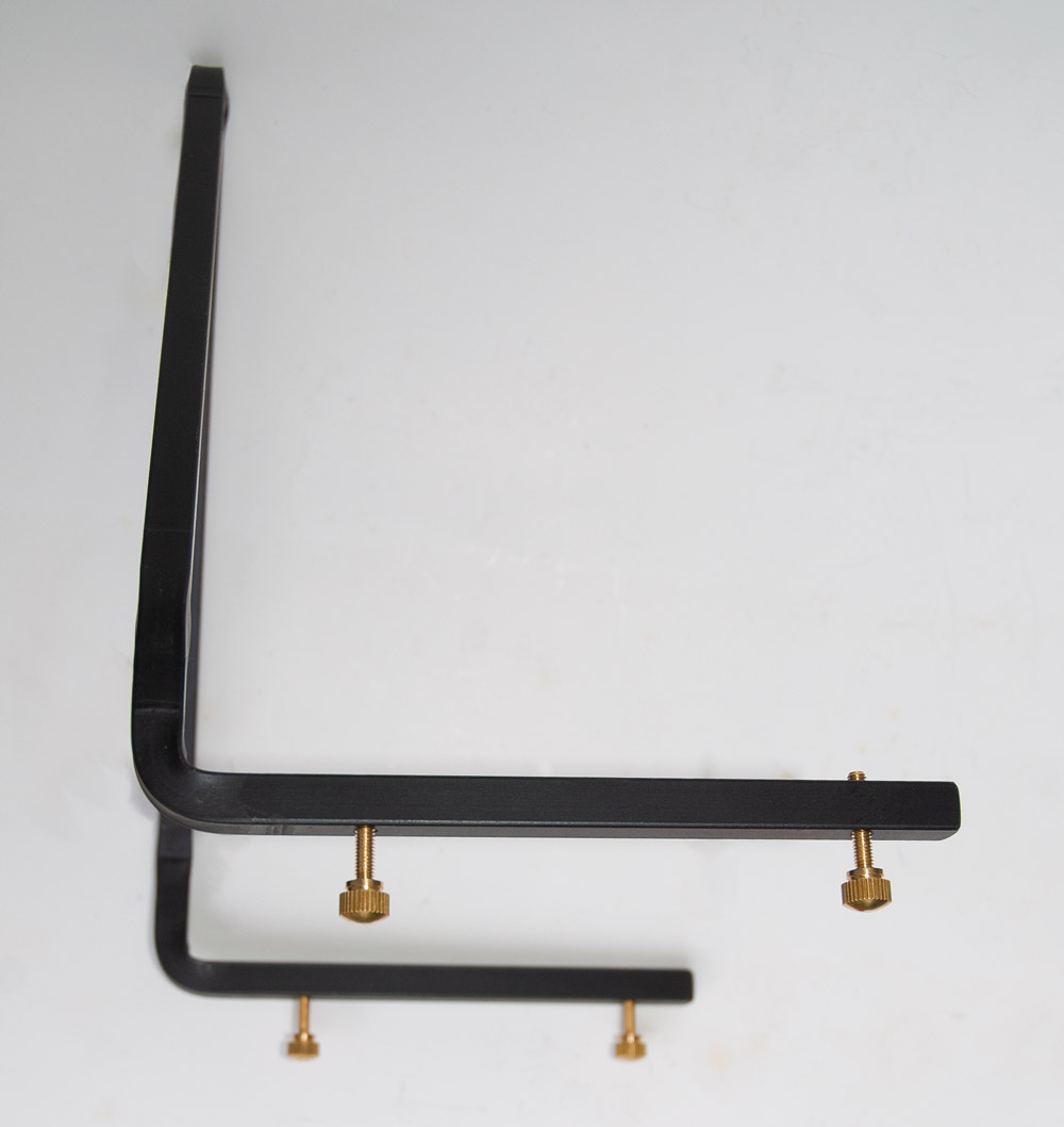 Konsole, Standard, gebogen, m. 4 Rändelschrauben aus Messing