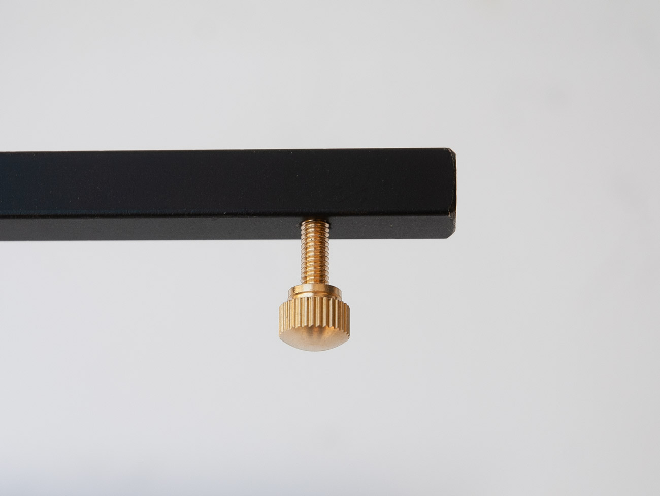 Konsole, Standard, gebogen, m. 4 Rändelschrauben aus Messing